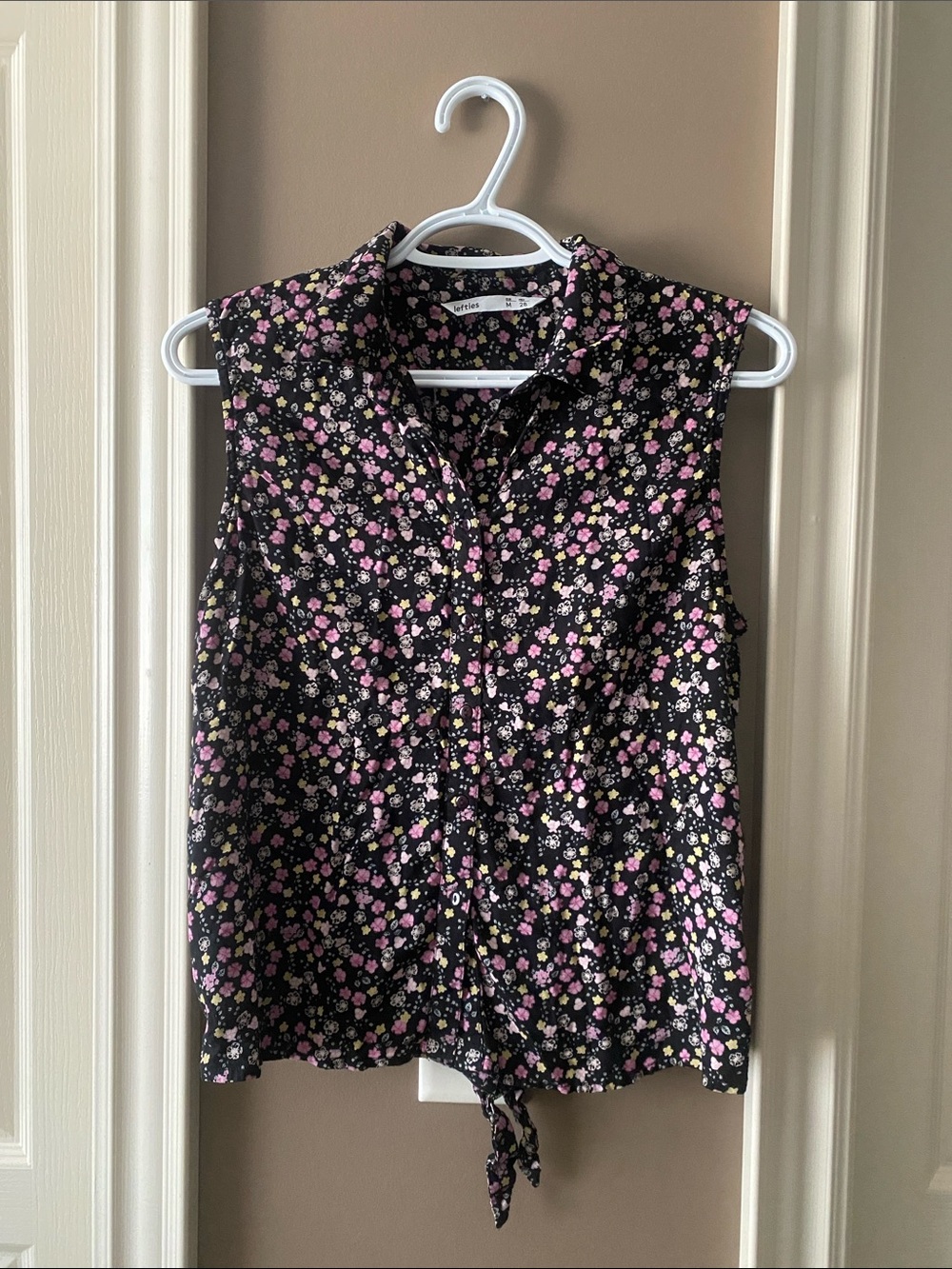 Lefties Sleeveless Tie-Hem Floral Button-Up Top Floral